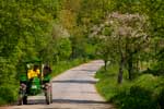 ''Die gelbe Jacke, der Trecker und die Apfelblüte''