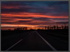 001-Auf der A4 dem Sonnenaufgang entgegen